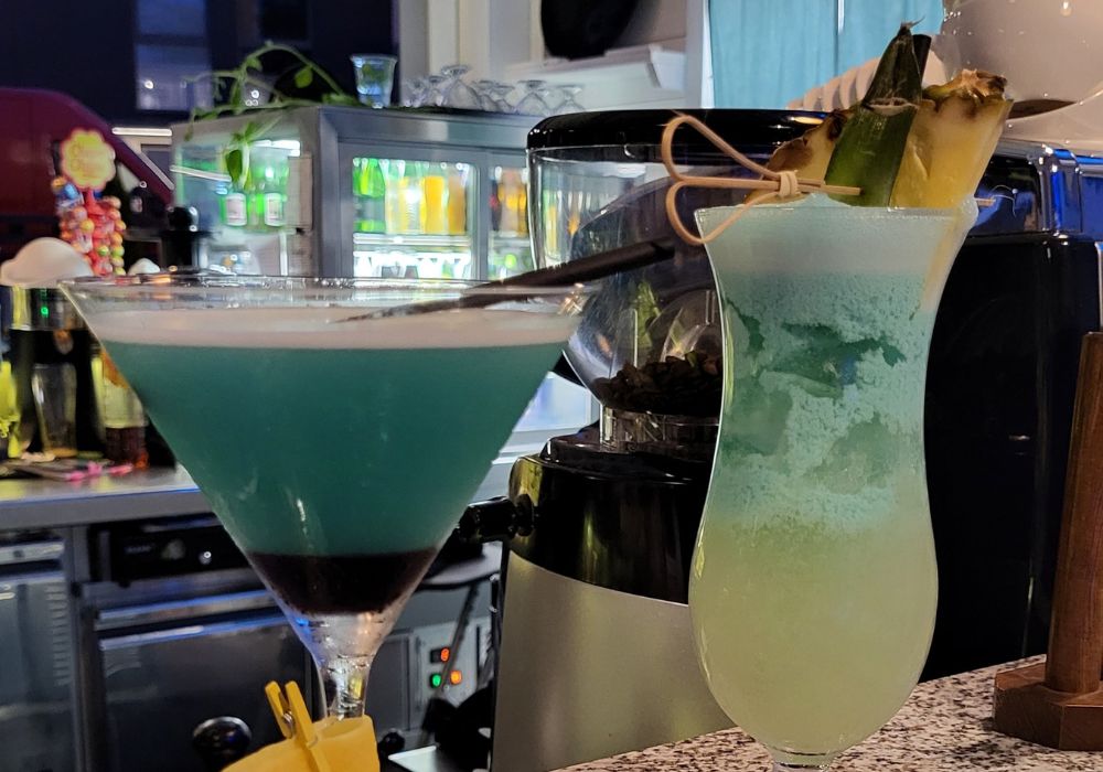 Orzeźwiające koktajle i drinki w Barze Na Klifie